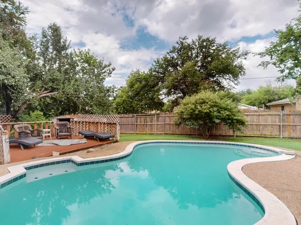 1041 McKinley St, Benbrook, TX 76126