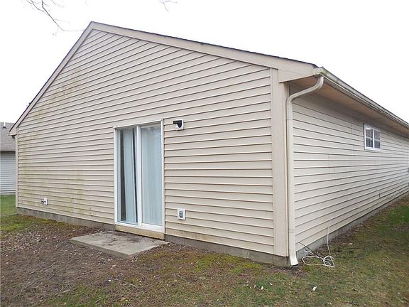 3rd image of 4520 Riverbrook Ln