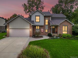 846 Stag Ridge Rd, Rochester Hills, MI 48309