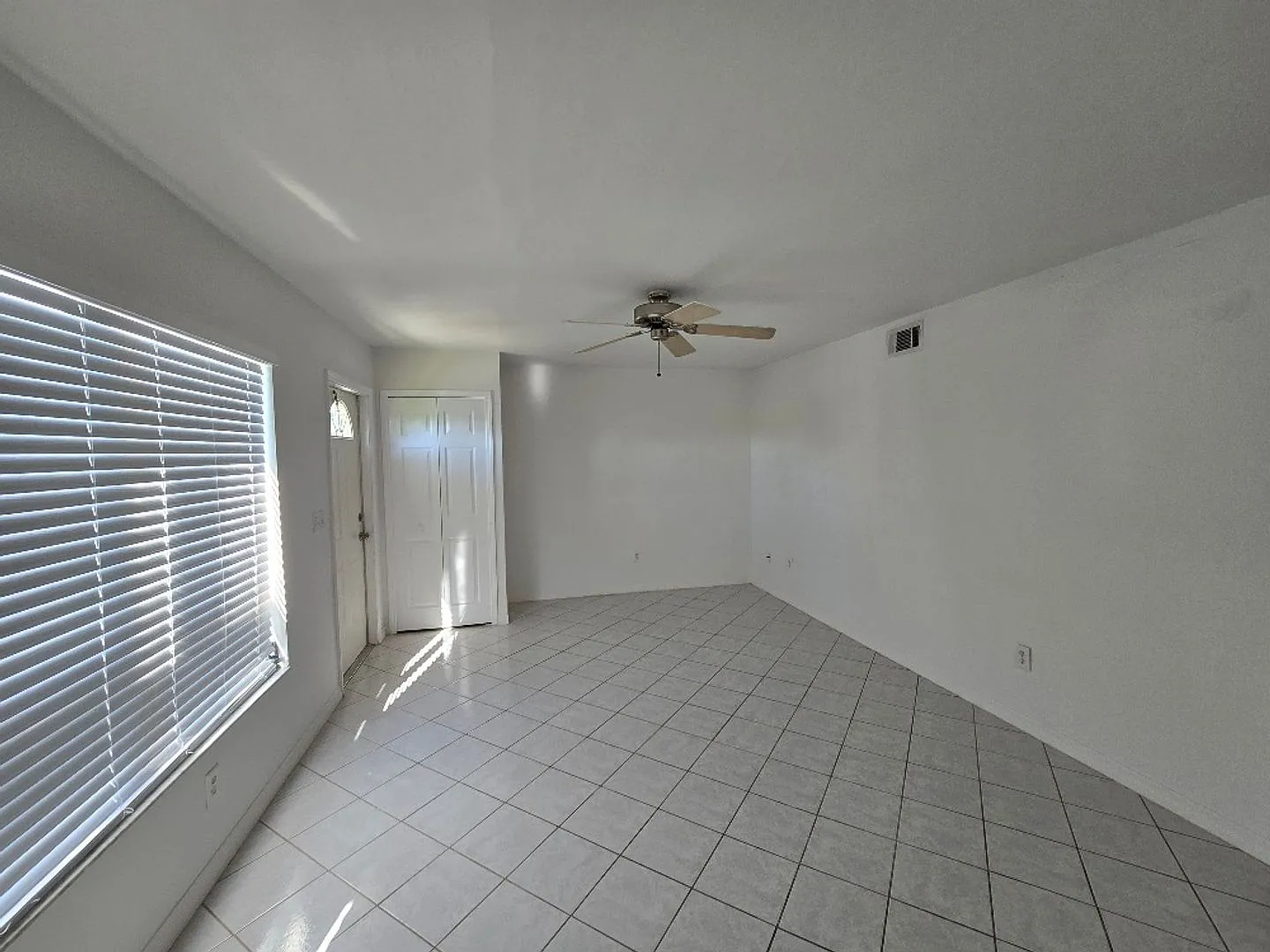 Great Location 2 Bedroom 1.5 bath First Floor Condo off Chiquita and Cape Coral Pkwy — Photo 2