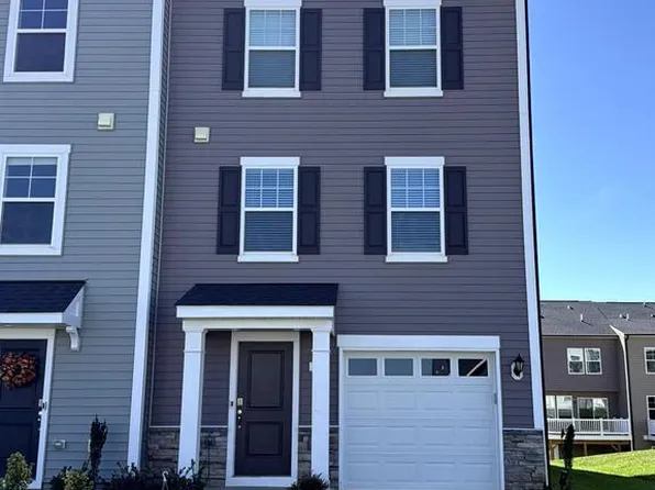 299 Aragon Dr, Charles Town, WV 25414