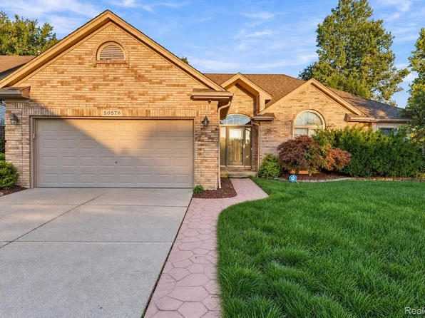 50576 Commons Dr, Macomb, MI 48042