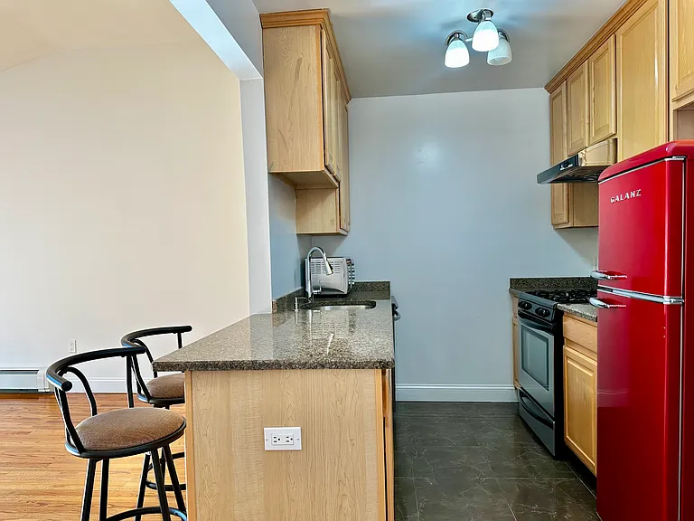 6248 Mount Olivet Cres — Photo 7