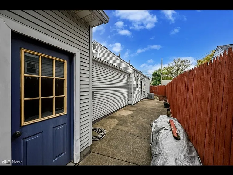 2839 Elmwood St — Photo 6