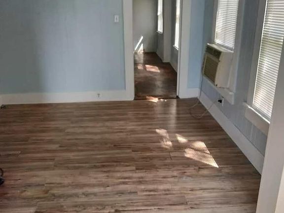 2nd image of 319 Bilbo St