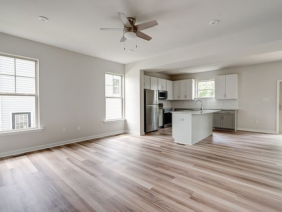 4th image of 321 Northfield Ln
