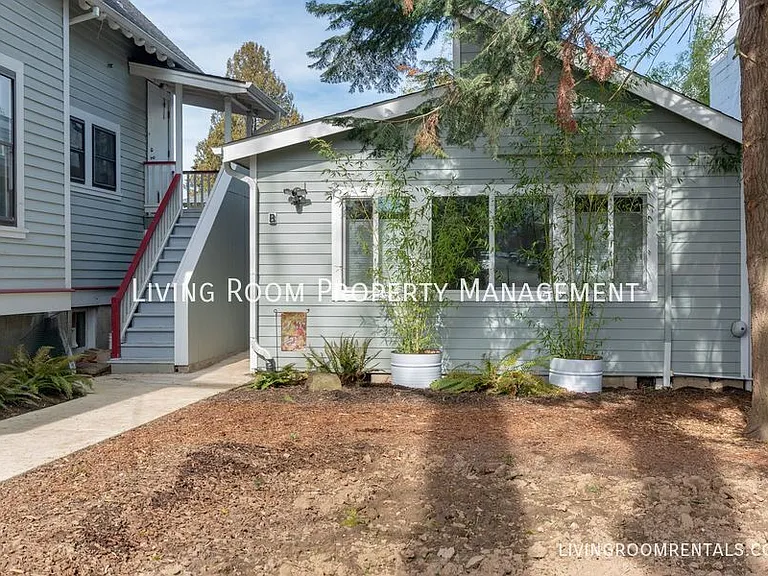 37 NE Morgan St #B — Photo 2
