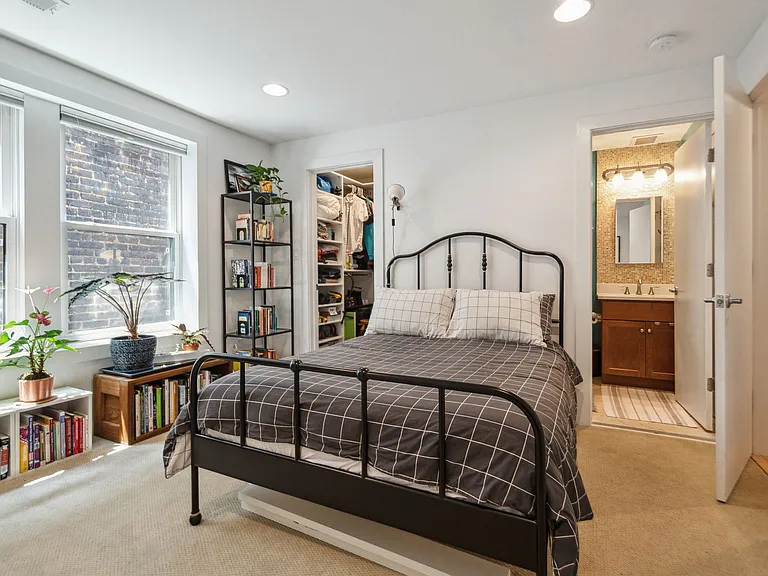 732 Lamont St NW #202 — Photo 15