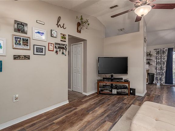 3rd image of 811 Williams Ave