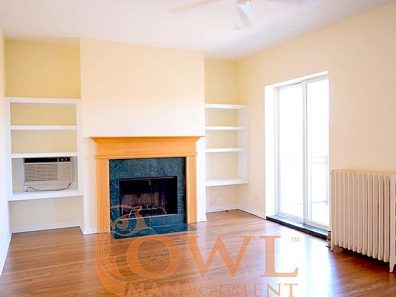 2nd image of 833 W Belle Plaine Ave