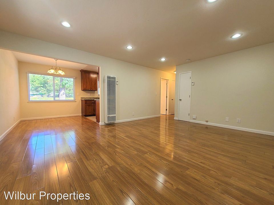 1st image of 365 Oak Grove Ave APT 1