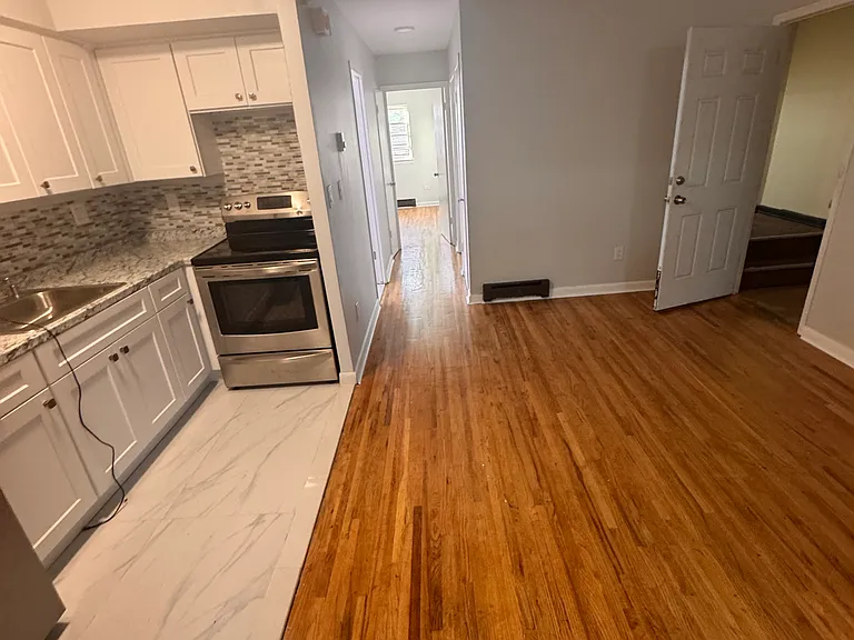 1990A Powell Ave #2 — Photo 2