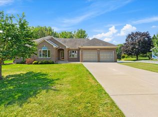 736 Tipperary St, Gilberts, IL 60136