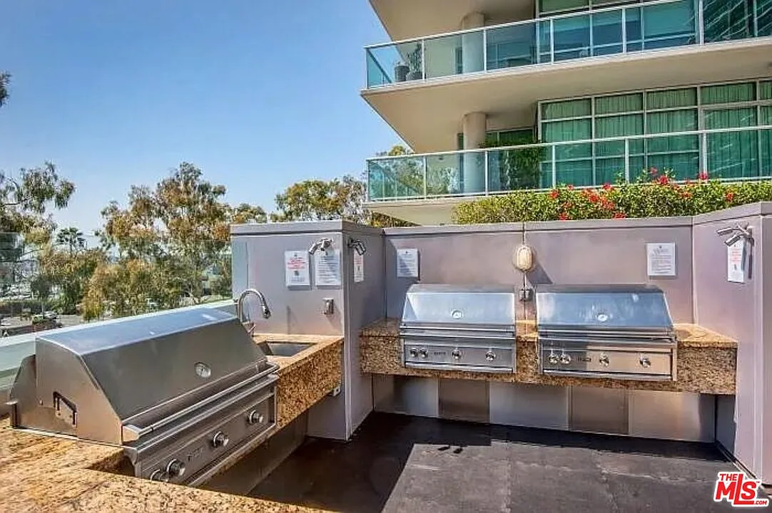 2 bed, 2.5 bath, 1431 sqft, $6,995 — Photo 3