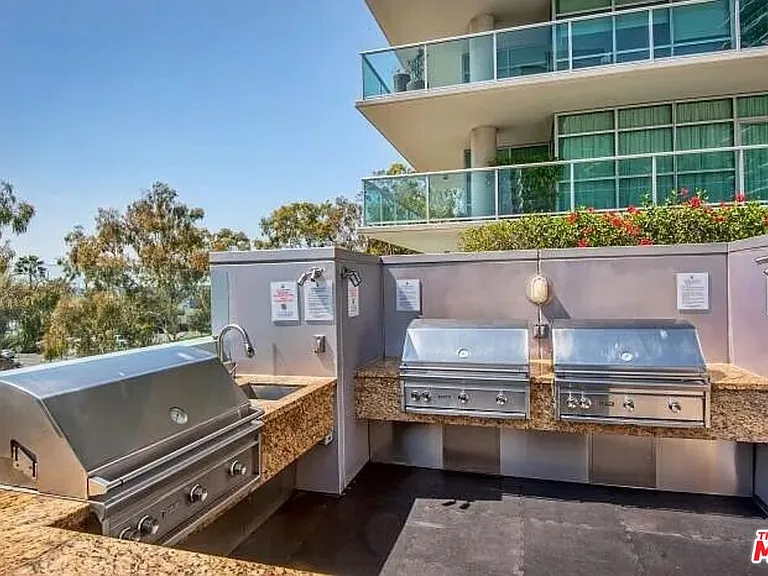 13700 Marina Pointe Dr #1225 — Photo 3