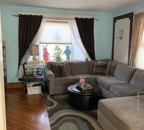 5th image of 28 Maine Ave