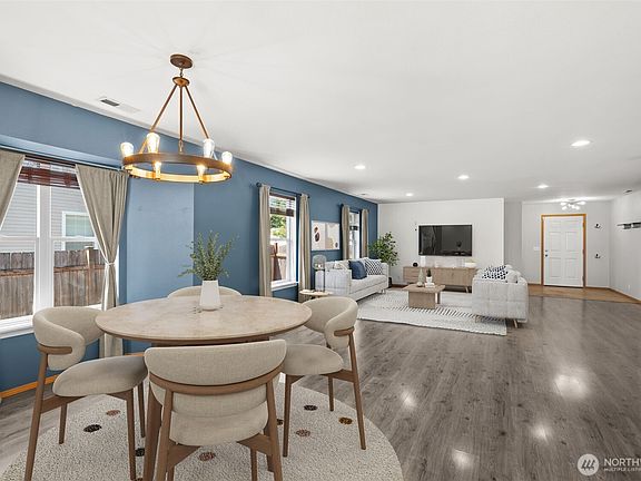3rd image of 212 Mazza Street NE