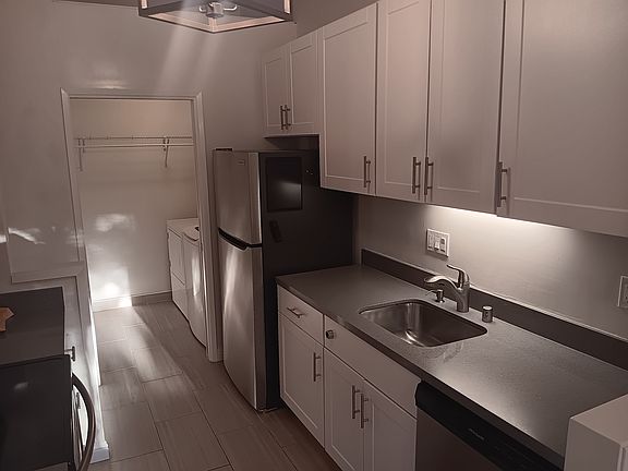 5th image of 3317 Brittan Ave