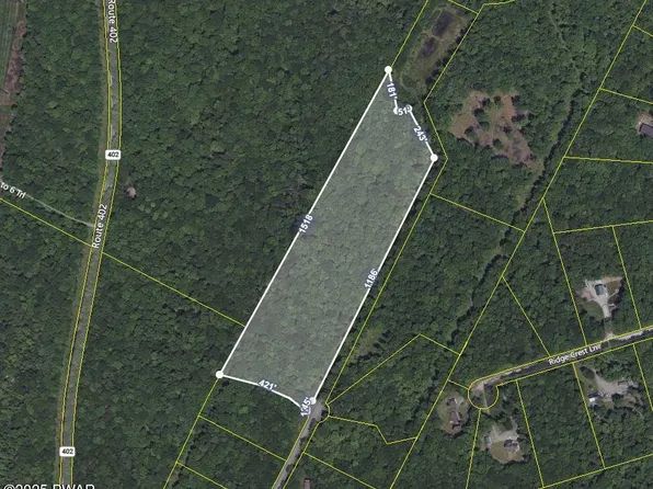 140 Wedgewood Dr, Hawley, PA 18428