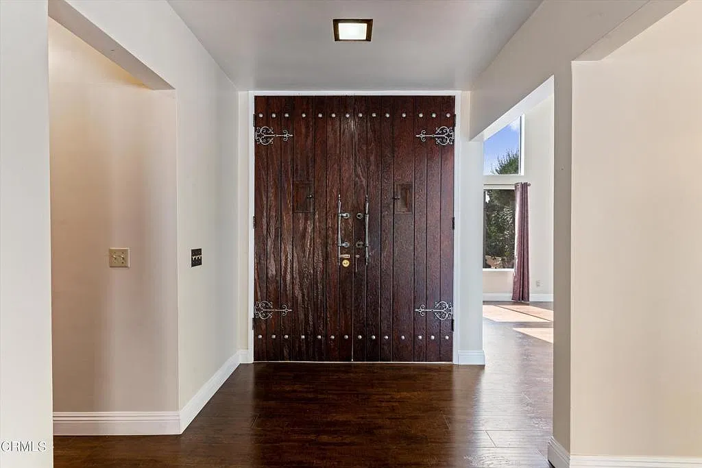 4 bed, 3.0 bath, 2433 sqft, $4,850 — Photo 4