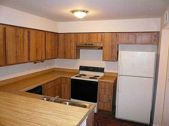 3rd image of 13489 Garden Grove St #726