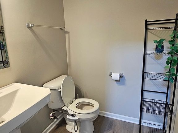 4th image of 210 Timberleaf Cir