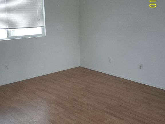4th image of 3923 Central St