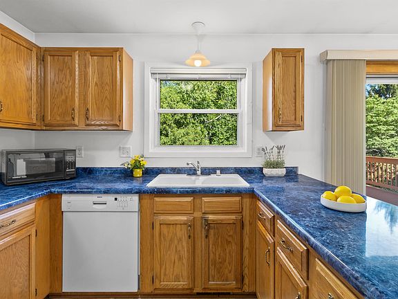 3rd image of 2318 Whitlock Rd