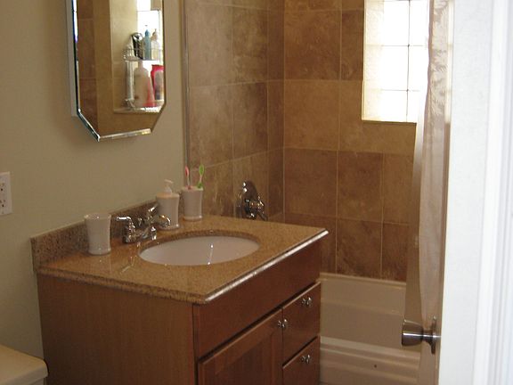 Bathroom w/whirl pool tub