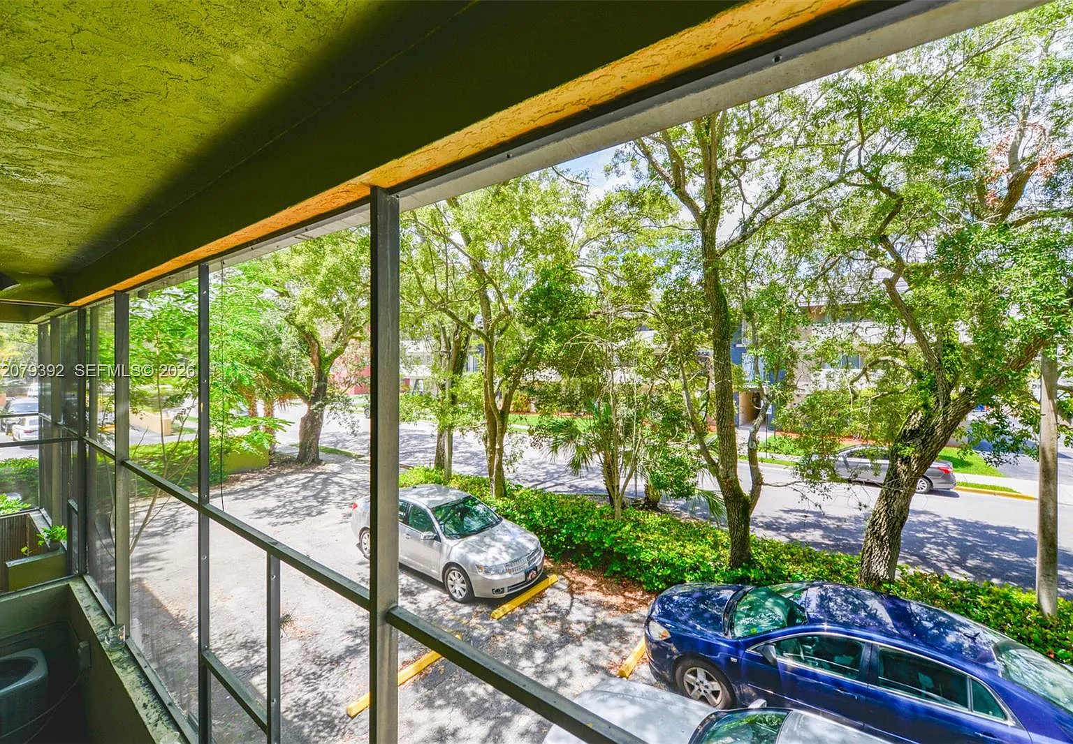 Treetop Towers Condo — Photo 4
