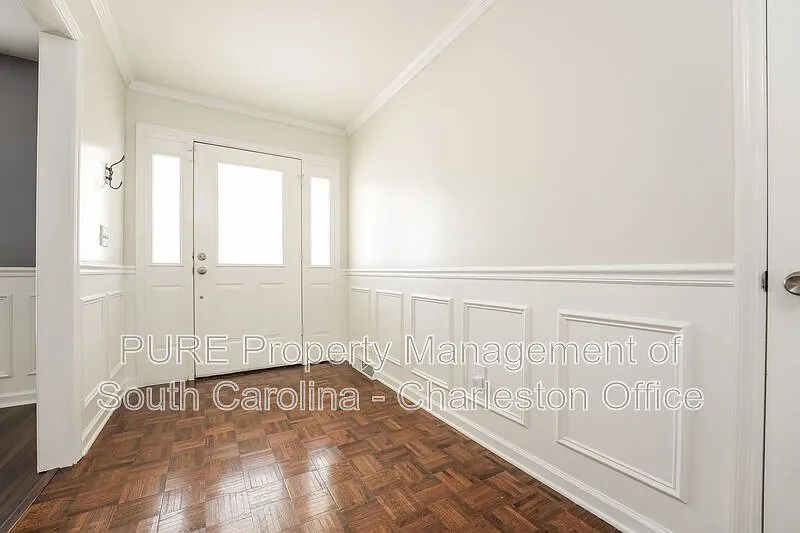 3 bed, 2.0 bath, 2650 sqft, $2,399 — Photo 3