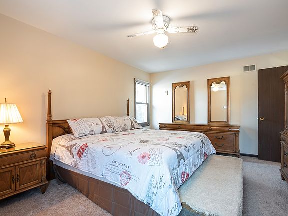 5th image of 225 Burnett Ave
