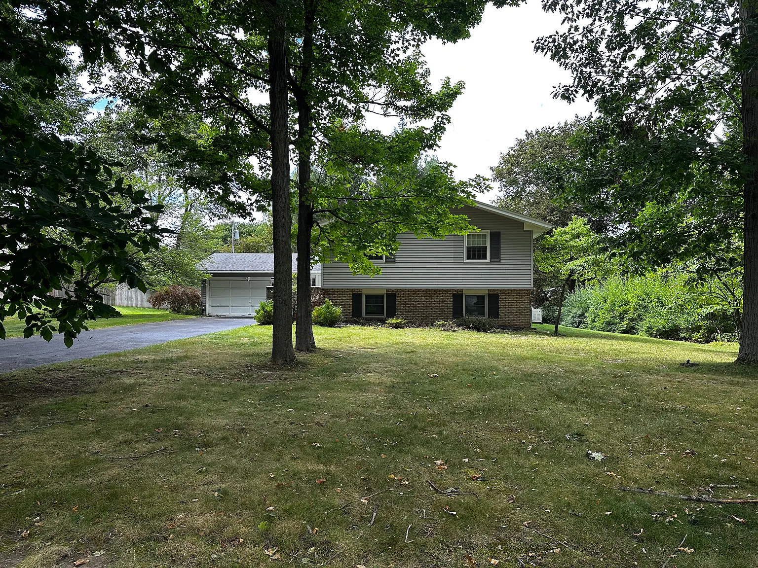 4 bed, 2359 sqft, $3,000 — Photo 4