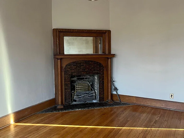 2135 W Juneau Ave — Photo 5