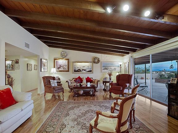 5th image of 408 E Yvon Pl