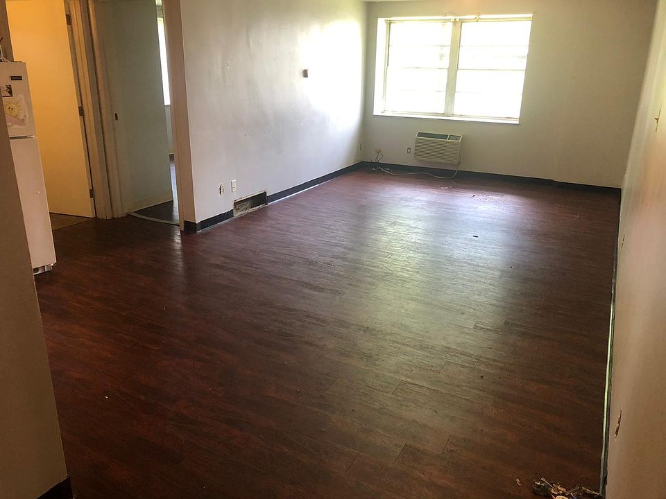 2nd image of 1105 2nd Ave #2