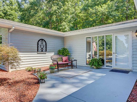 5th image of 304 Heather Ln