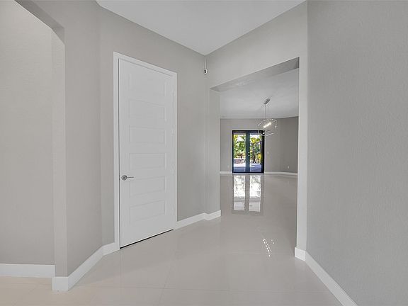 5th image of 10495 Mira Vista Drive