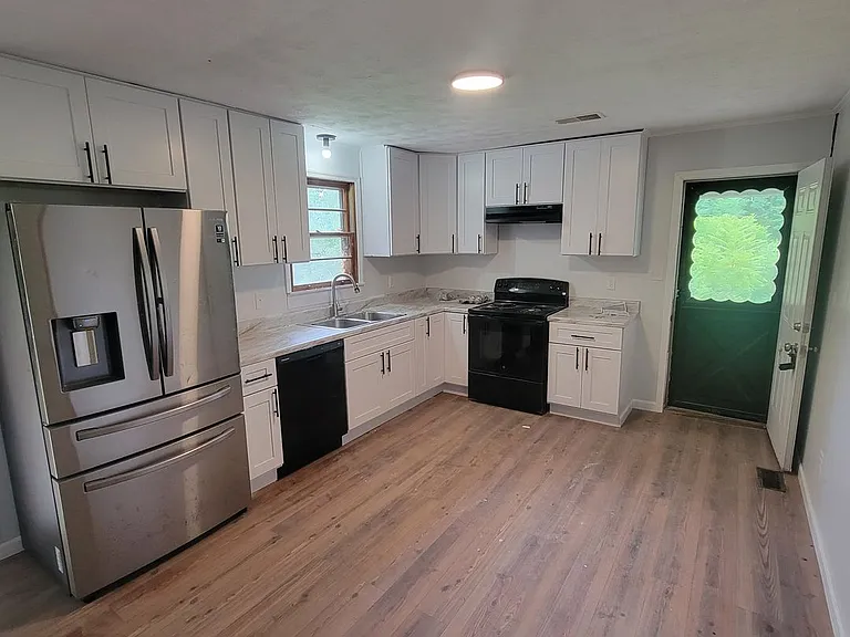 1508 Holladay Rd — Photo 3