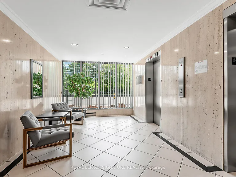 8111 Yonge St #1010 — Photo 46