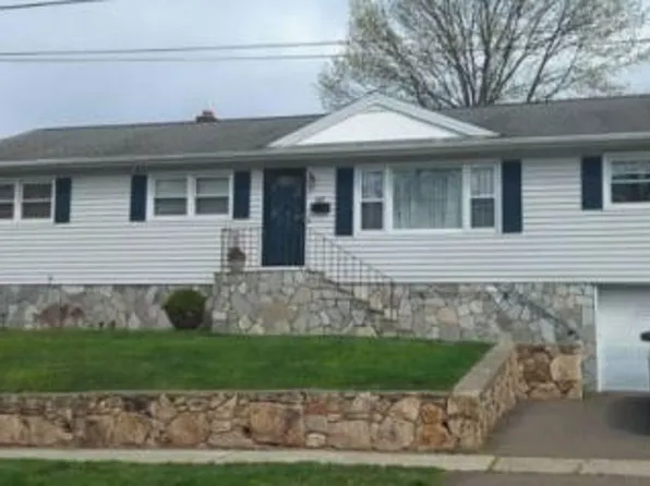 60 Mapledale Ave, Stratford, CT 06614