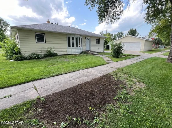 1803 10th Ave NW, East Grand Forks, ND 56721