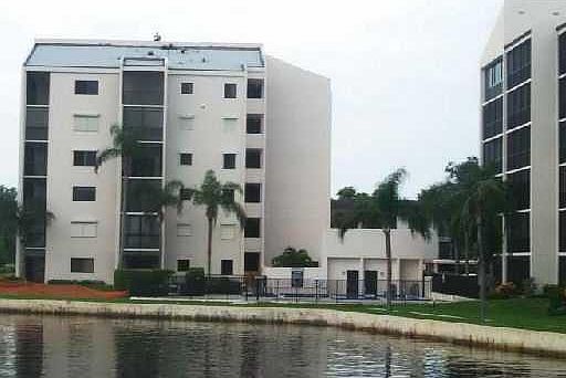 2nd image of 1660 Twelve Oaks Way APT 206