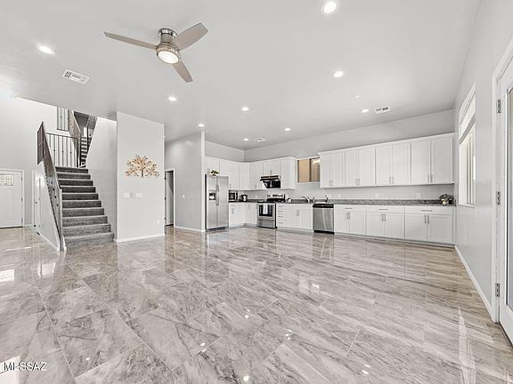 5th image of 173 E Stone Ct