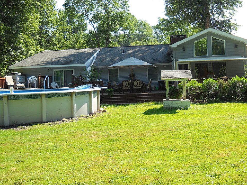 back yard,deck & pool