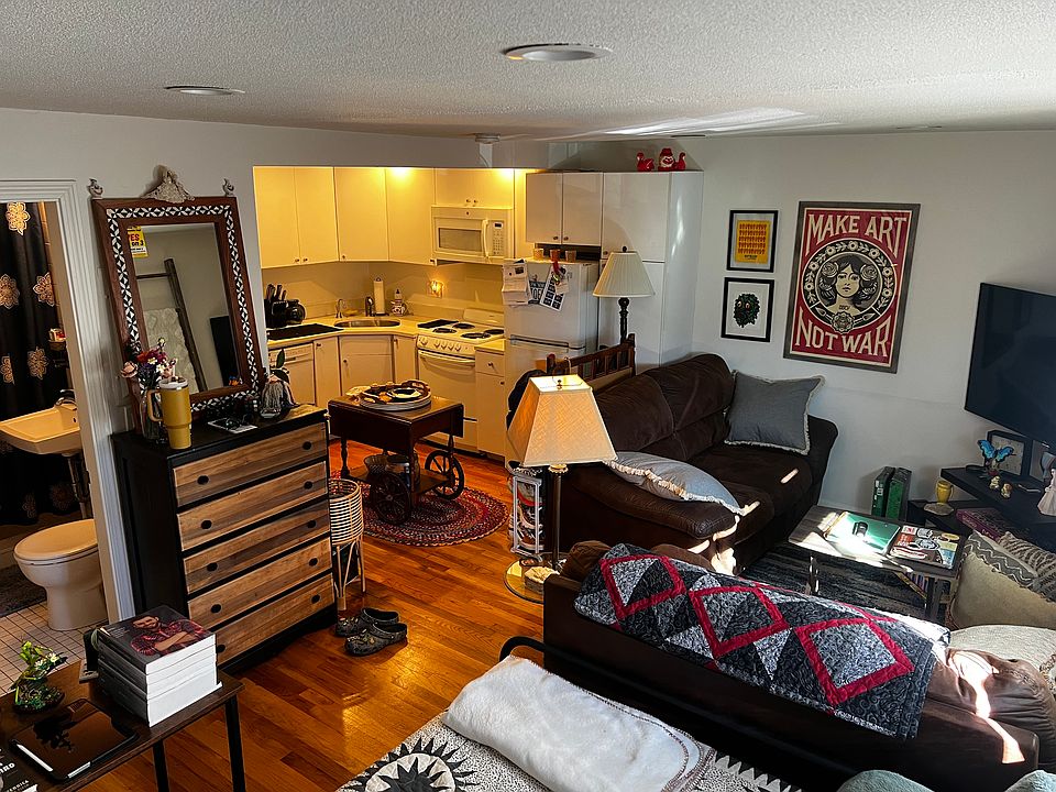 1st image of 15 Euston Rd APT 11