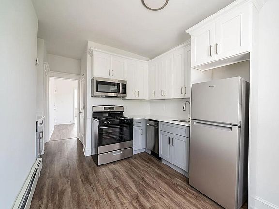5th image of 110 Cottage St
