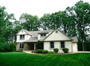 3585 E Oakbrook Dr, Midland, MI