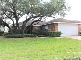 315 Fox Run, Devine, TX 78016