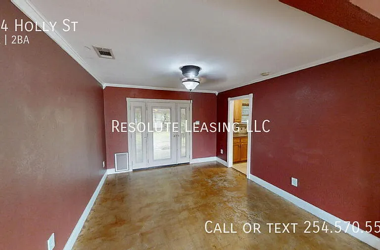 924 Holly St — Photo 6